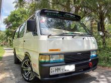 Nissan Caravan E24 2000 Van