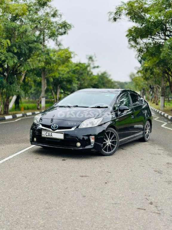 Toyota PRIUS G GRADE Used 2013 Petrol Negotiable Sri Lanka