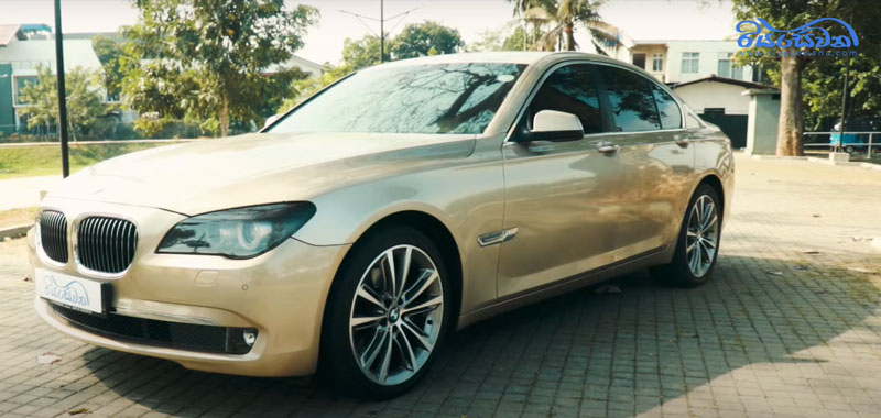 The front-exterior view of a BMW 730d