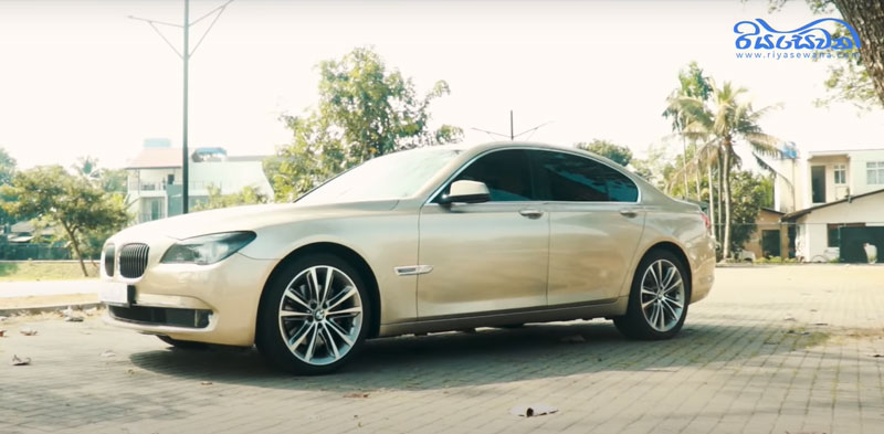 The side exterior views of the BMW 730d.