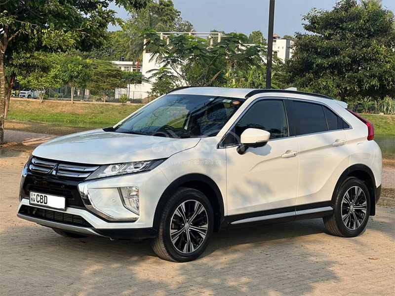 The side-exterior view of the Mitsubishi Eclipse Cross 2018 SUV