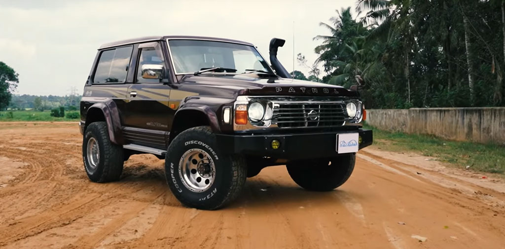 The front exterior view of the 4th gen Nissan Patrol Y60 1988 SUV