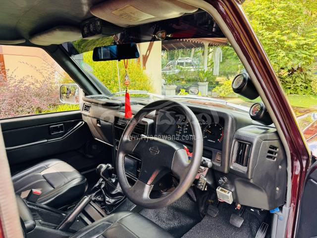 The front interior view of the Nissan Patrol Y60 1988 SUV