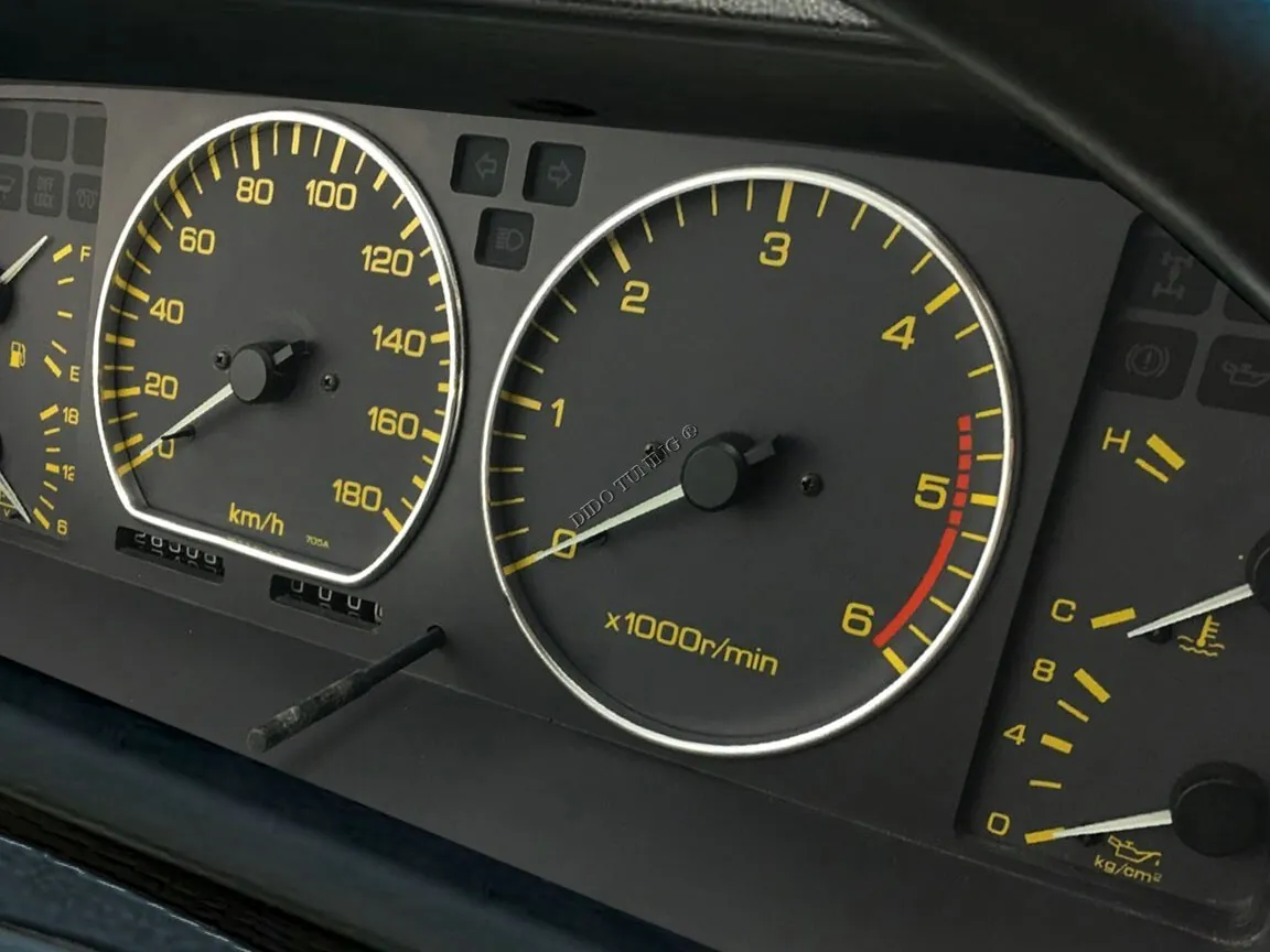 The analogue gauge cluster of the Nissan Patrol Y60 1988 SUV