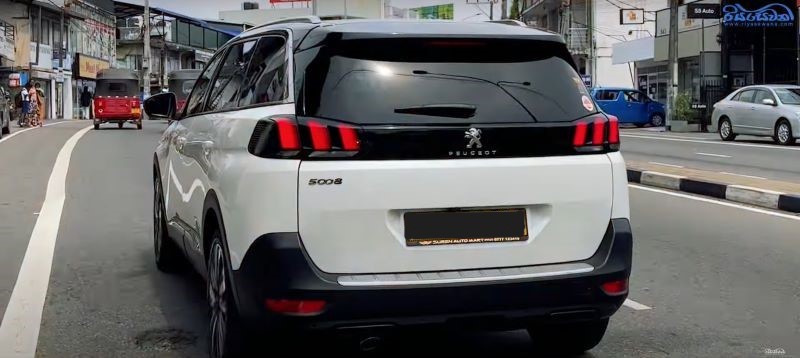 The rear exterior views of the 2017 second-generation Peugeot 5008