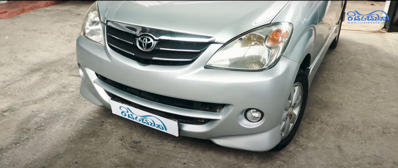 The front exterior views of the Toyota Avanza