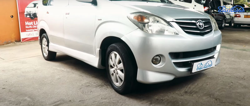 The side exterior views of the Toyota Avanza