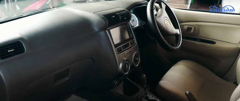 The front-interior view of a Toyota Avanza