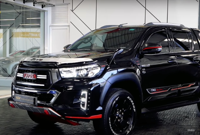 The exterior view of the 2019 Toyota Hilux REVO double cab