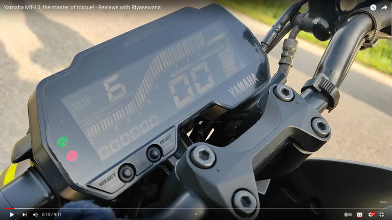 The LCD cluster of the 2022 Yamaha MT-15.