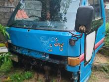 IsuzuElf24vTubelightFace