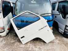 Isuzu ELF Door