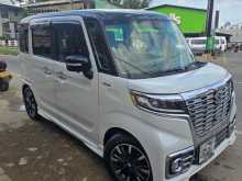 Suzuki spacia custom xs