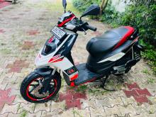 https://riyasewana.com/uploads/aprilia-sr-150-198093819806.jpg