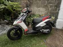 https://riyasewana.com/uploads/aprilia-sr150-319371422152.jpg