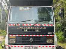 Ashok-Leyland 10 Wheel 2011 Lorry