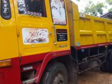 https://riyasewana.com/uploads/ashok-leyland-1613-commet-151019086032.jpg