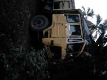 https://riyasewana.com/uploads/ashok-leyland-g45-2007-2420072712984.jpg