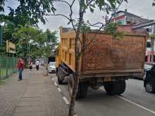 https://riyasewana.com/uploads/ashok-leyland-tipper-2013-2010043712282.jpg