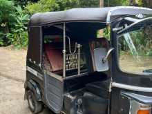 https://riyasewana.com/uploads/bajaj-175-re-251006584552.jpg