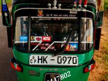 https://riyasewana.com/uploads/bajaj-2-stroke-1716070617993.jpg