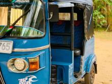 https://riyasewana.com/uploads/bajaj-4-stroke-171643566396.jpg