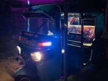 Bajaj 4stroke 2015 Three Wheel
