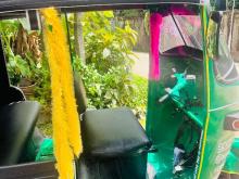 https://riyasewana.com/uploads/bajaj-bajaj-121219126526.jpg