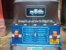 https://riyasewana.com/uploads/bajaj-bajaj-1310050740529.jpg