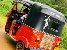 https://riyasewana.com/uploads/bajaj-bajaj-141146044373.jpg
