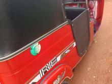 https://riyasewana.com/uploads/bajaj-bajaj-5818596635.jpg