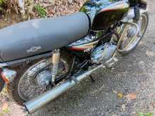 https://riyasewana.com/uploads/bajaj-bajaj-boxer-41329544682.jpg