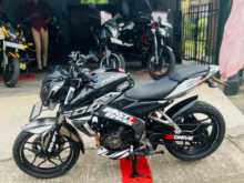 https://riyasewana.com/uploads/bajaj-bajaj-pulser-1318325813934.jpg