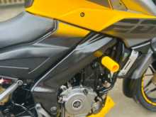 https://riyasewana.com/uploads/bajaj-bajaj-pulser-2316393313143.jpg
