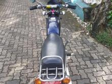 https://riyasewana.com/uploads/bajaj-boxer-100cc-13935126735.jpg