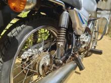 https://riyasewana.com/uploads/bajaj-boxer-13801086774.jpg