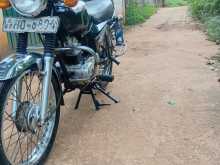 https://riyasewana.com/uploads/bajaj-boxer-ct-2520043813173.jpg