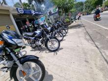 https://riyasewana.com/uploads/bajaj-ct-100-es-16741366305.jpg