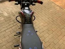 https://riyasewana.com/uploads/bajaj-discover-100-21450376545.jpg