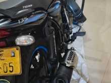 https://riyasewana.com/uploads/bajaj-discover-135-111154113143.jpg