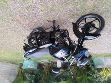 https://riyasewana.com/uploads/bajaj-discover-150-221608566755.jpg