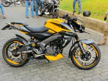 https://riyasewana.com/uploads/bajaj-ns200-161837586415.jpg