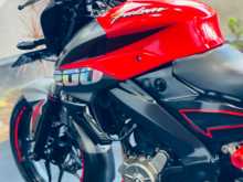 https://riyasewana.com/uploads/bajaj-ns200-2919072913364.jpg