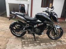 https://riyasewana.com/uploads/bajaj-ns200-717315824503.jpg