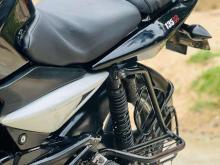 https://riyasewana.com/uploads/bajaj-pulsar-135-121458086414.jpg