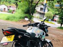 https://riyasewana.com/uploads/bajaj-pulsar-135-2411350924371.jpg