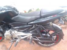 https://riyasewana.com/uploads/bajaj-pulsar-135-2720061324033.jpg