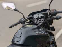 https://riyasewana.com/uploads/bajaj-pulsar-135ls-921011213343.jpg