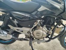 https://riyasewana.com/uploads/bajaj-pulsar-150-122201596133.jpg