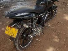 https://riyasewana.com/uploads/bajaj-pulsar-150-1472015461392.jpg